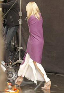 Claudia Schiffer feet photo thumbnail