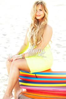 Demi Lovato feet photo thumbnail