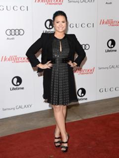 Demi Lovato feet photo thumbnail