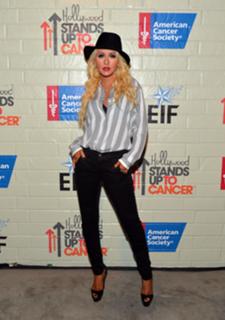 Christina Aguilera feet photo thumbnail
