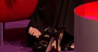 Minnie Driver feet photo thumbnail