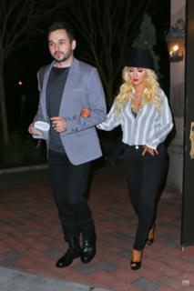 Christina Aguilera feet photo thumbnail