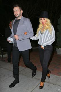 Christina Aguilera feet photo thumbnail
