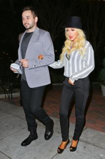 Christina Aguilera feet photo thumbnail