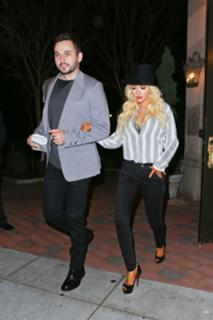 Christina Aguilera feet photo thumbnail