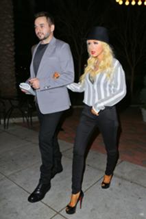 Christina Aguilera feet photo thumbnail