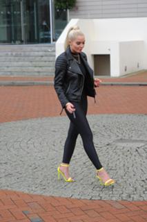 Helen Flanagan feet photo thumbnail
