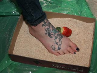 Fearne Cotton feet photo thumbnail