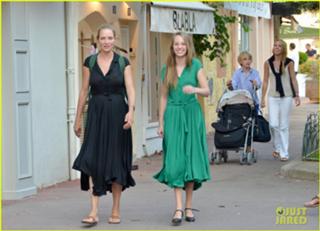 Uma Thurman feet photo thumbnail