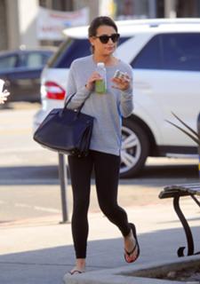 Lea Michele feet photo thumbnail