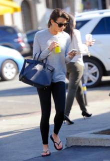 Lea Michele feet photo thumbnail