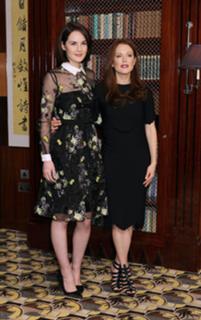 Julianne Moore feet photo thumbnail