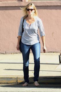 Amy Smart feet photo thumbnail