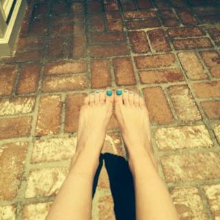 Hilary Duff feet photo thumbnail