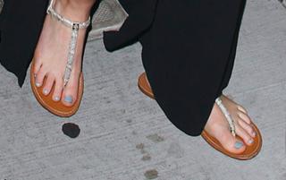 Jennifer Lawrence feet photo thumbnail