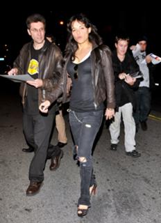 Michelle Rodriguez feet photo thumbnail