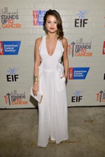 Selena Gomez feet photo thumbnail