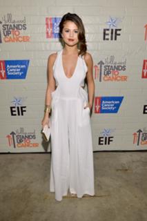 Selena Gomez feet photo thumbnail