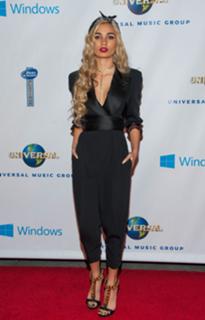 Pia Mia feet photo thumbnail