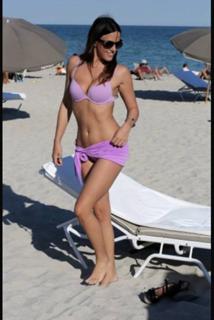 Claudia Romani feet photo thumbnail