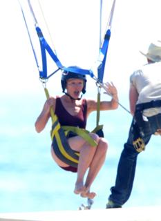 Emma Thompson feet photo thumbnail