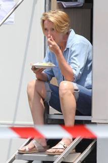 Emma Thompson feet photo thumbnail
