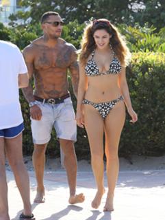 Kelly Brook feet photo thumbnail