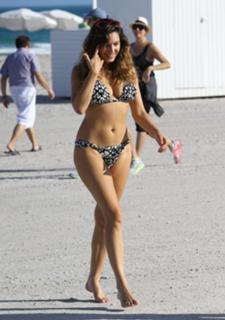 Kelly Brook feet photo thumbnail