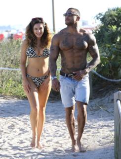 Kelly Brook feet photo thumbnail