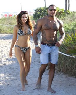 Kelly Brook feet photo thumbnail