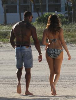 Kelly Brook feet photo thumbnail