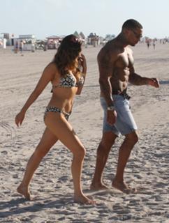 Kelly Brook feet photo thumbnail