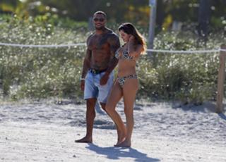 Kelly Brook feet photo thumbnail