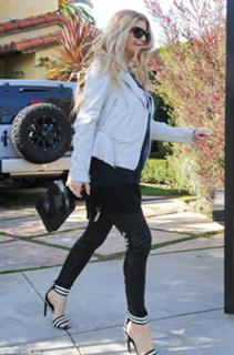 Fergie feet photo thumbnail