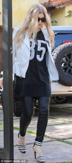 Fergie feet photo thumbnail