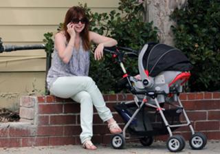 Alyson Hannigan feet photo thumbnail