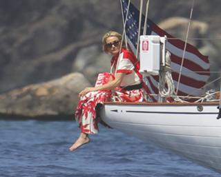 Cameron Diaz feet photo thumbnail