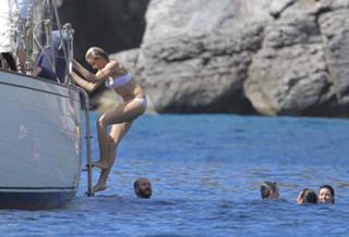 Cameron Diaz feet photo thumbnail