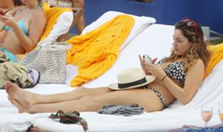 Kelly Brook feet photo thumbnail