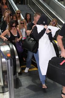 Demi Lovato feet photo thumbnail