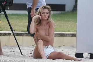 Rosie Huntington-Whiteley feet photo thumbnail