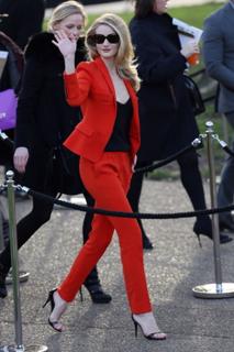 Rosie Huntington-Whiteley feet photo thumbnail
