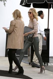 Rosie Huntington-Whiteley feet photo thumbnail