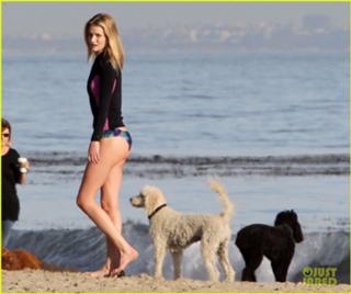 Rosie Huntington-Whiteley feet photo thumbnail