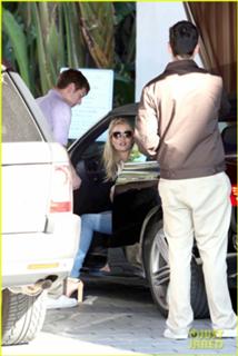Rosie Huntington-Whiteley feet photo thumbnail