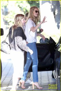 Rosie Huntington-Whiteley feet photo thumbnail