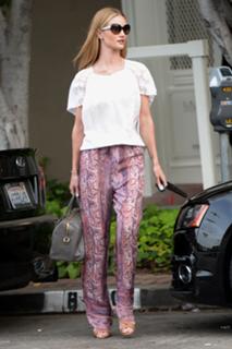 Rosie Huntington-Whiteley feet photo thumbnail