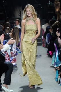 Rosie Huntington-Whiteley feet photo thumbnail