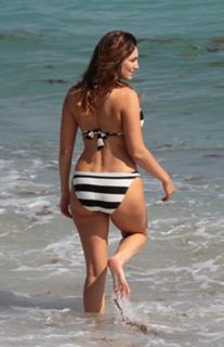 Kelly Brook feet photo thumbnail