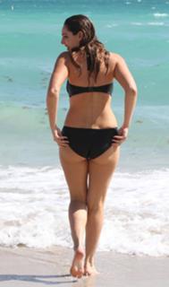 Kelly Brook feet photo thumbnail